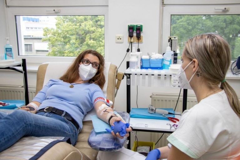 Krevní centrum FNO hledá nové dárce: Mimořádně velká spotřeba krve