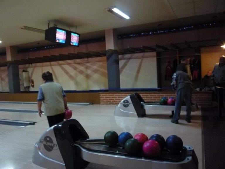 Kluby důchodců statutárního města Frýdek-Místek se i letos zapojily do soutěže seniorů v bowlingu o putovní pohár senátorky Ing. Evy Richtrové