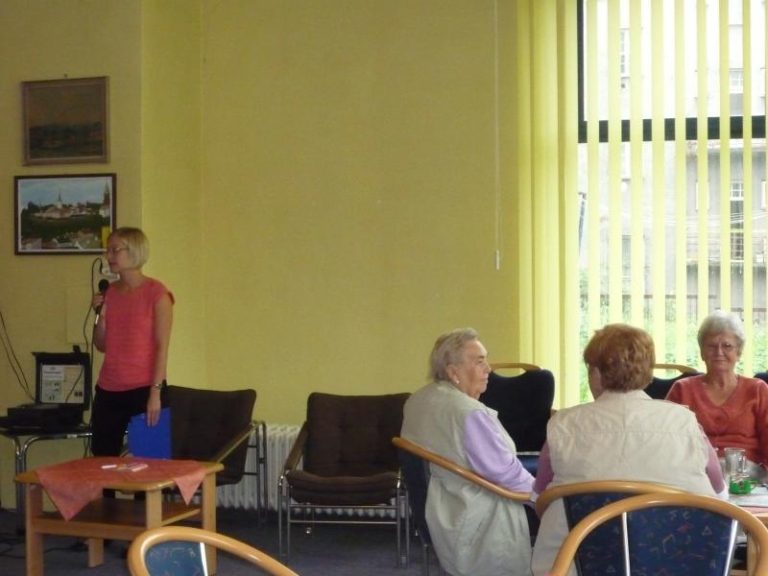 Senioři v rámci schůzek klubů seniorů obdrželi informace sloužící prevenci
