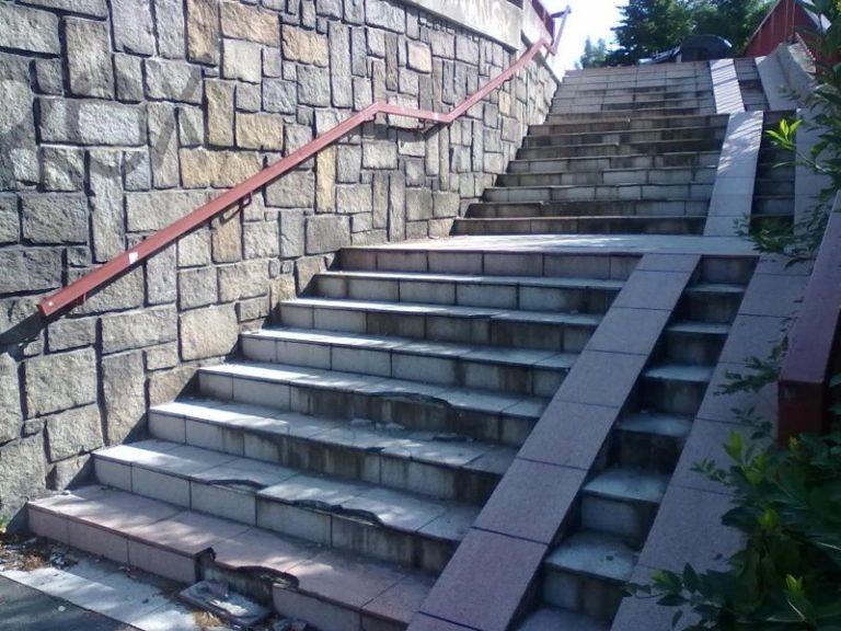 Oprava schodiště na ul. Bruzovské