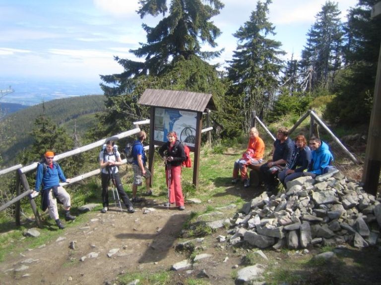 Komentované výstupy na Lysou horu si užijí jednotlivci i školní výpravy