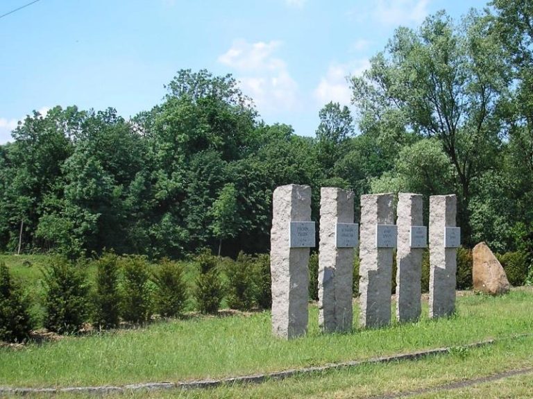Připomínka 75. výročí popravy občanů u trati v Lískovci.