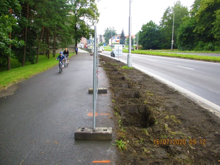 Zábradlí podél Hlavní třídy prochází obnovou