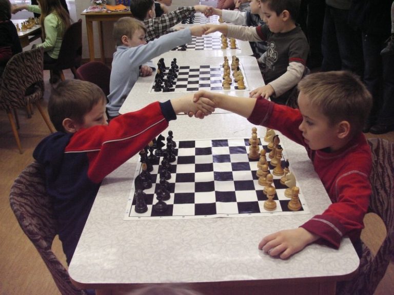 O Krále a Královnu šachových špuntů