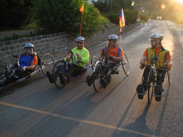 CYKLISTÉ-VOZÍČKÁŘI UŽ VĚDÍ JAK CHUTNAJÍ  VYSOKÉ TATRY