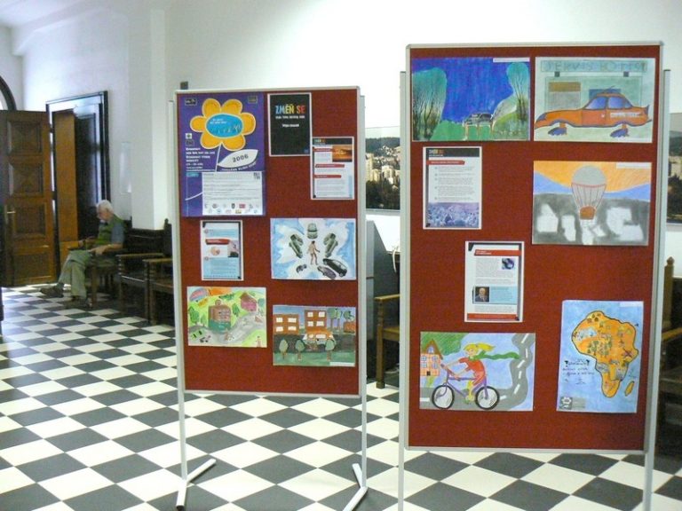 Výstavka prací žáků ZŠ v rámci ETM 2006