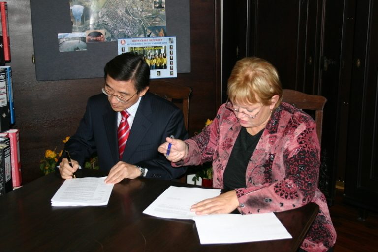 Primátorka a prezident korejské společnosti podepsali memorandum