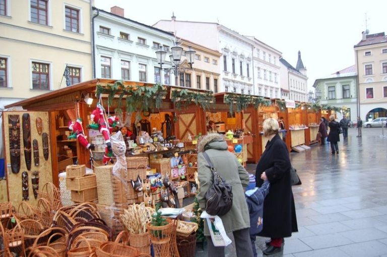 Vánoční sbírka a Vánoční trhy na náměstí Svobody