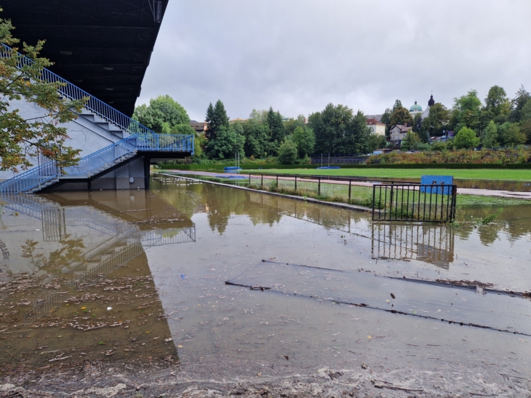 MĚSTO POMŮŽE VYTOPENÉMU ATLETICKÉMU ODDÍLU