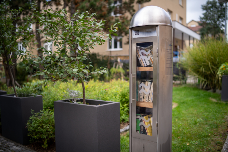 ZRECYKLOVALI JSME PARKOVACÍ AUTOMAT, SLOUŽÍ JAKO KNIHOBUDKA